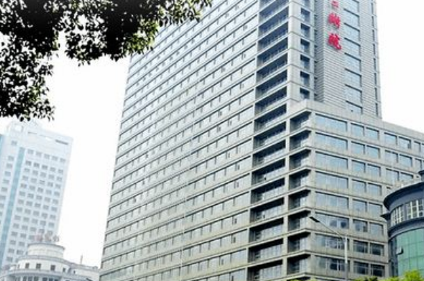 南昌大學(xué)第二附屬醫(yī)院激光近視大概多少錢(qián)?激光近視后遺癥