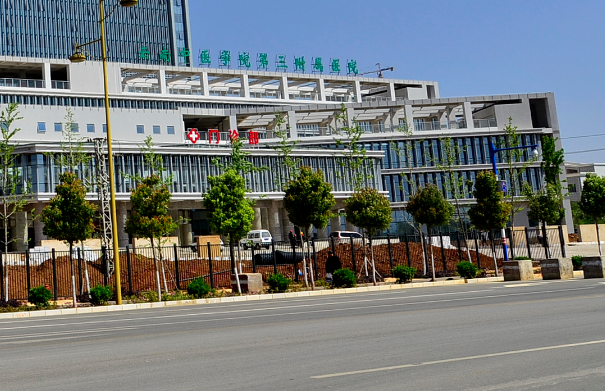 2024昆明中醫(yī)院洗牙補(bǔ)牙費(fèi)用?洗牙補(bǔ)牙掛什么科