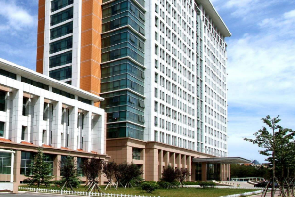 2024青島401醫(yī)院種一顆牙多少錢?種牙的好處與危害