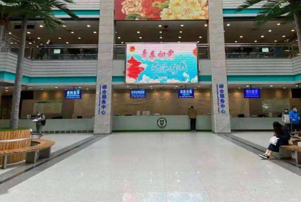 2024青島市立醫(yī)院全飛秒多少錢?全飛秒和半飛秒的區(qū)別