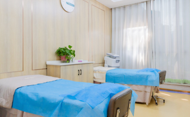 上海美萊醫(yī)療美容招風(fēng)耳矯正一般多少錢(qián)?技術(shù)亮點(diǎn)&術(shù)后一年案例揭秘